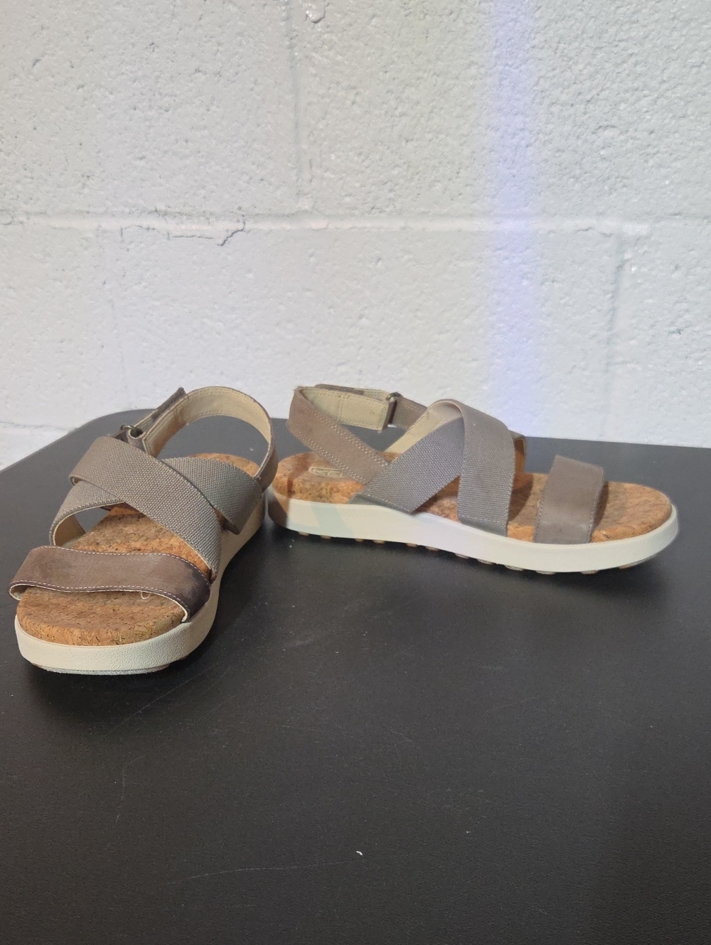 Comfort Stretch Cross-Strap Women's Sandals in Taupe